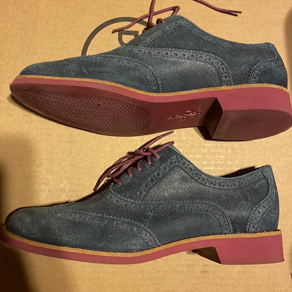 Women’s Cole Haan size 7 blue shoes with purple bottoms and laces - Picture 5 of 5